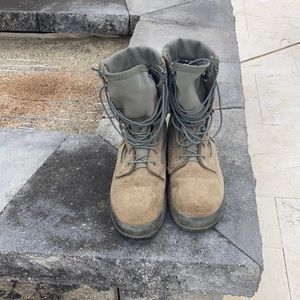 Sage green 8.5 boots (old Air Force ABU uniform)